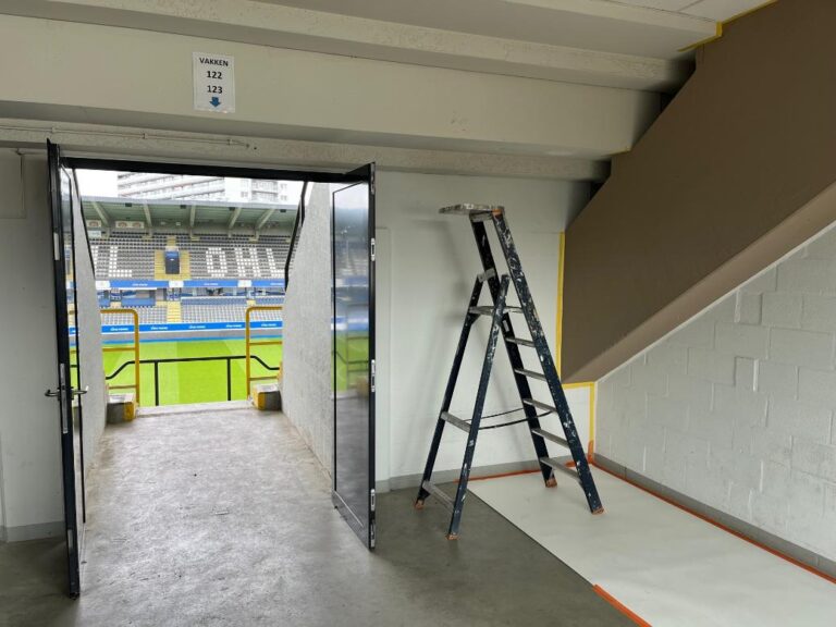 Schilderen voetbaltribune Stadion - Oud-Heverlee Leuven